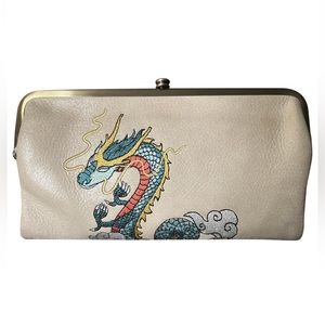 Hobo Lauren Leather Clutch Wallet
Embroidered Dragon Pebble Beige NEW